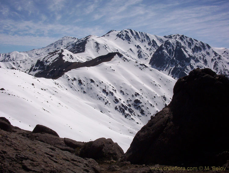 An image of Punta de Damas, a mountain of 3150 m, just on the outskirts of Santiago.